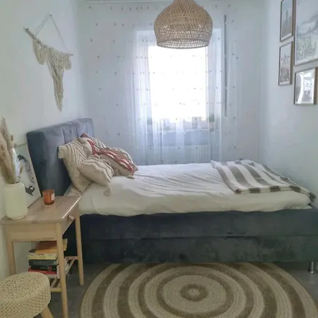 Zentral Gelegene 2-zkb-wohnung Vorstadt Apartamento Coblenza