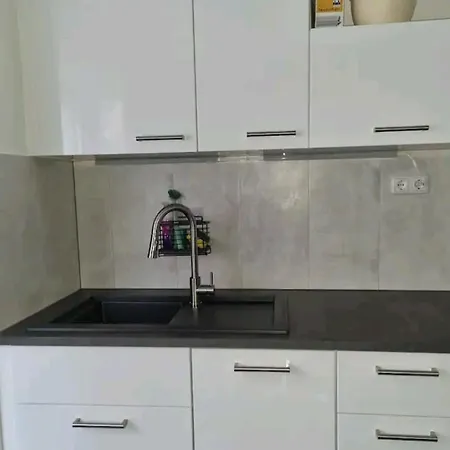 Apartment Zentral Gelegene 2-zkb-wohnung Vorstadt