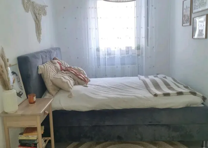 Zentral Gelegene 2-zkb-wohnung Vorstadt Apartamento Coblenza