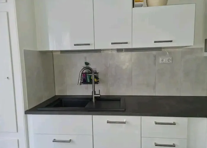 Апартаменты Zentral Gelegene 2-zkb-wohnung Vorstadt