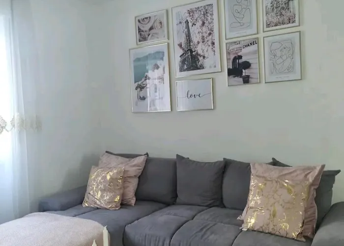 Zentral Gelegene 2-zkb-wohnung Vorstadt Апартаменты *